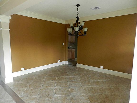 4th image of 115 N Almondell Cir