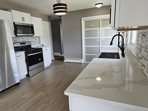 2nd image of 515 Lake St