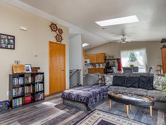 5th image of 1116 Dewey Dr