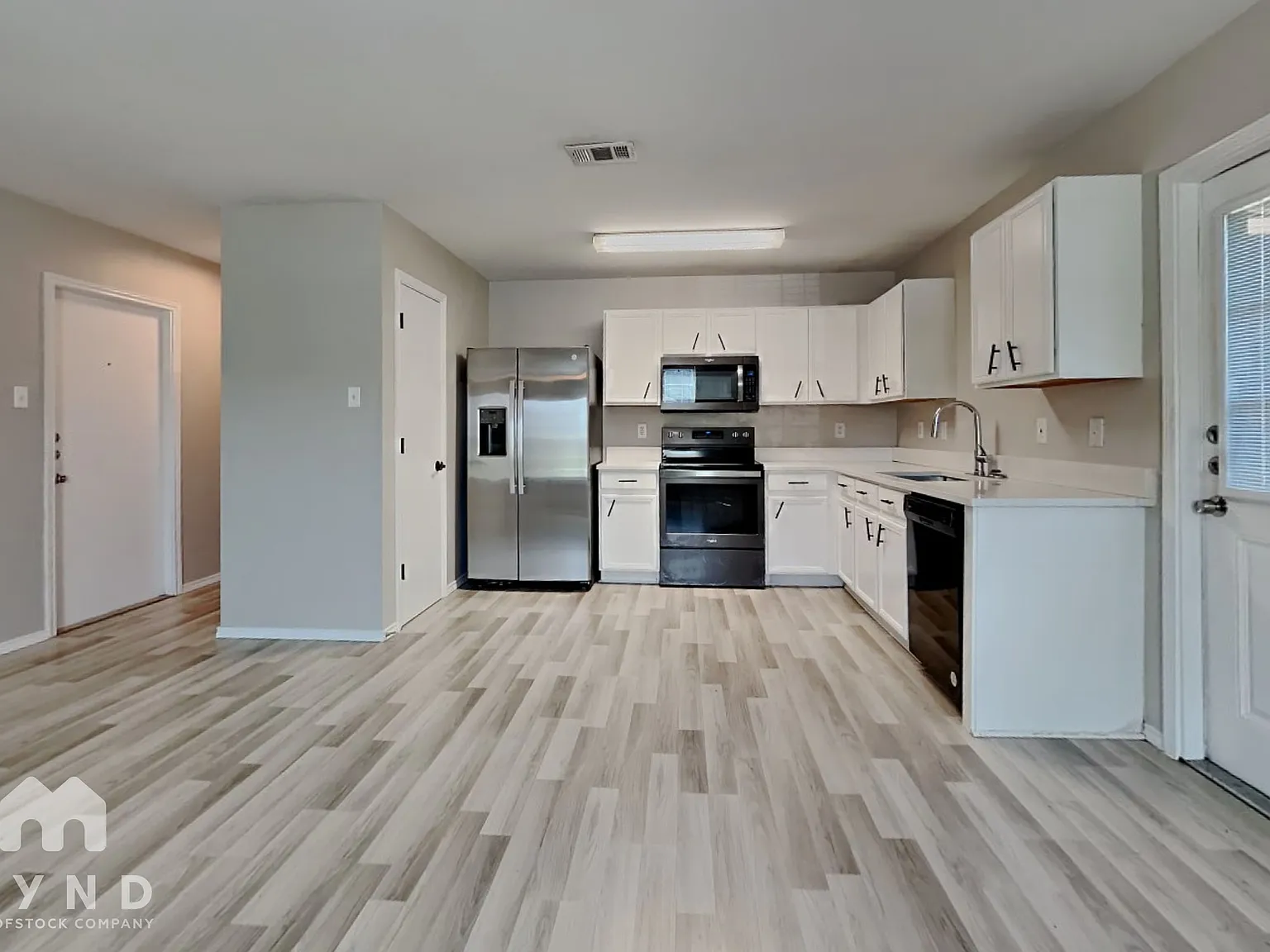 3 bed, 2.0 bath, 1080 sqft, $1,440 — Photo 3