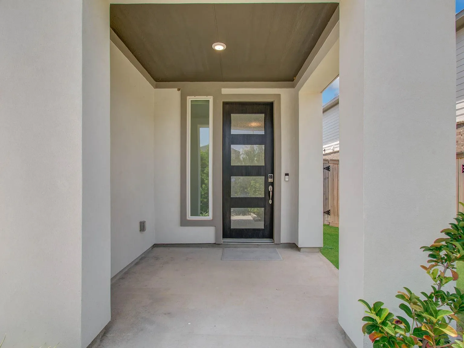 4 bed, 3.0 bath, 2509 sqft, $2,850 — Photo 2