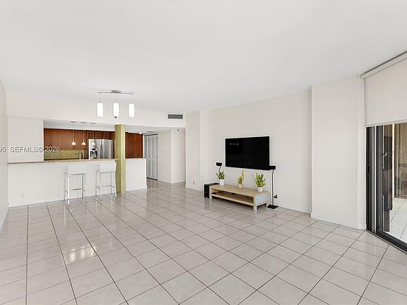5th image of 520 Brickell Key Dr APT A619