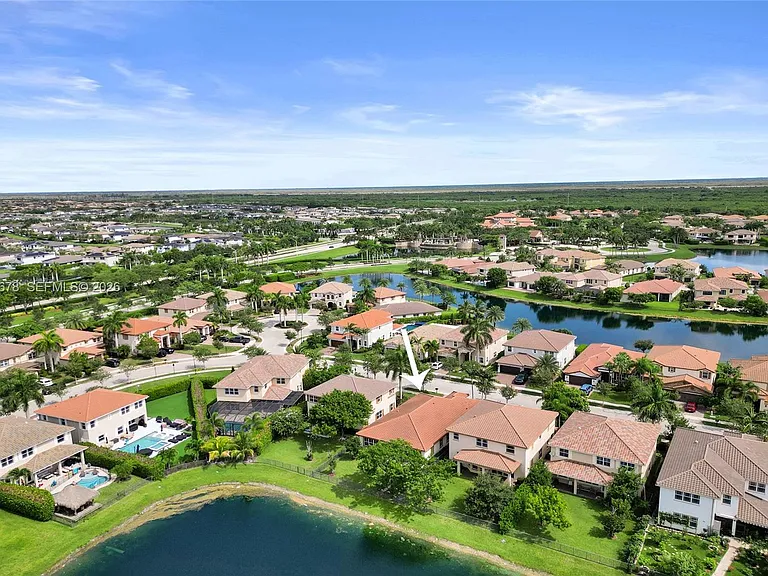 10340 Lake Vista Ct — Photo 113