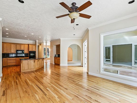 5th image of 60642 Brookswood Blvd