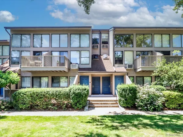 1465 East Putnam Avenue APT 427, Greenwich, CT 06870