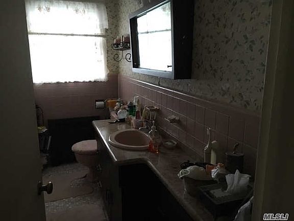 3rd image of 30 McGrady St