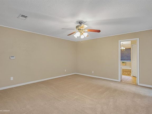 5th image of 718 Hazelwood Dr