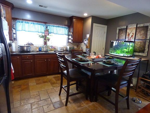 3rd image of 4850 W Elm St #2