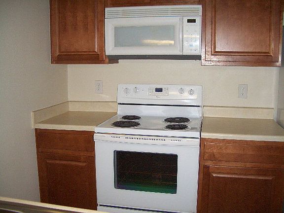 3rd image of 7097 N Holiday Dr