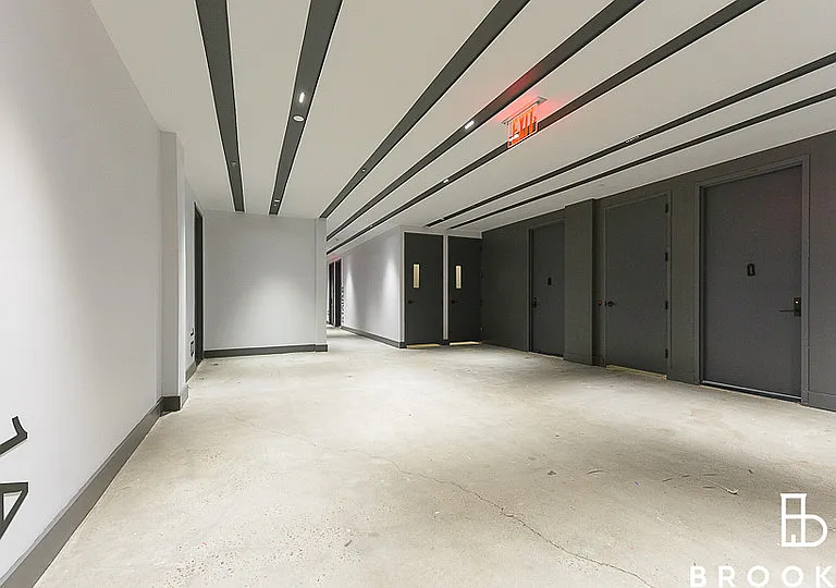 1461 Gates Ave #4D — Photo 24