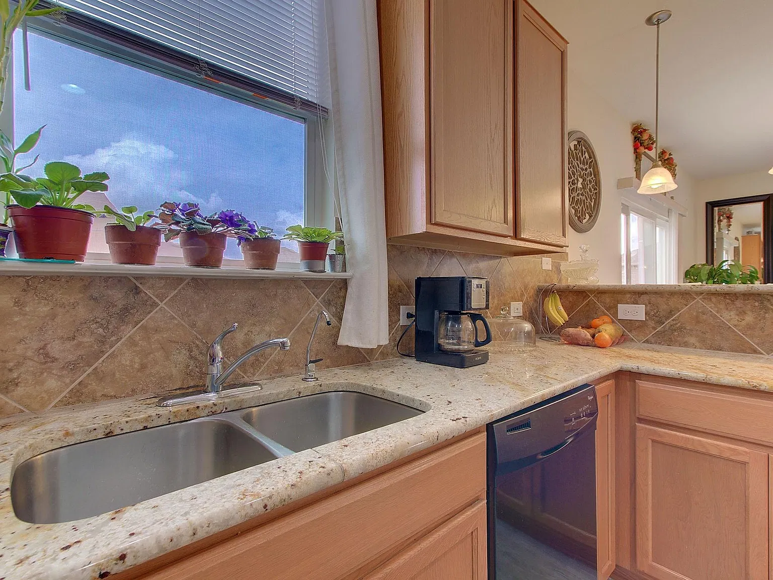3 bed, 2.5 bath, 2101 sqft, $2,200 — Photo 3