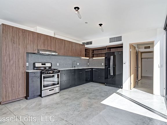 2nd image of 2870 4th Ave #4219438