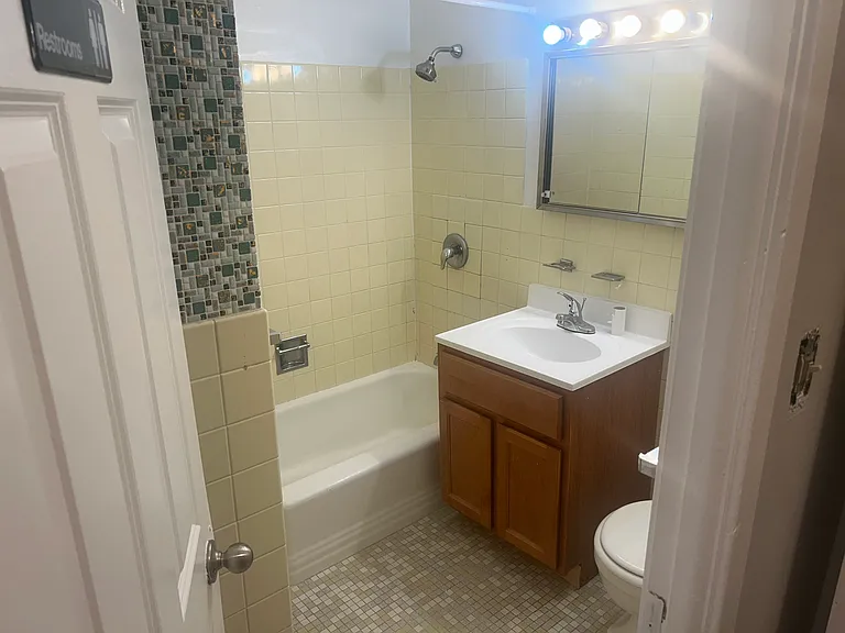 5649-50 N Sheridan Rd #2A — Photo 11