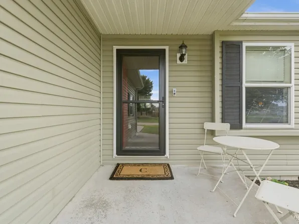 2621 Brookpointe Cir, Manhattan, KS 66502
