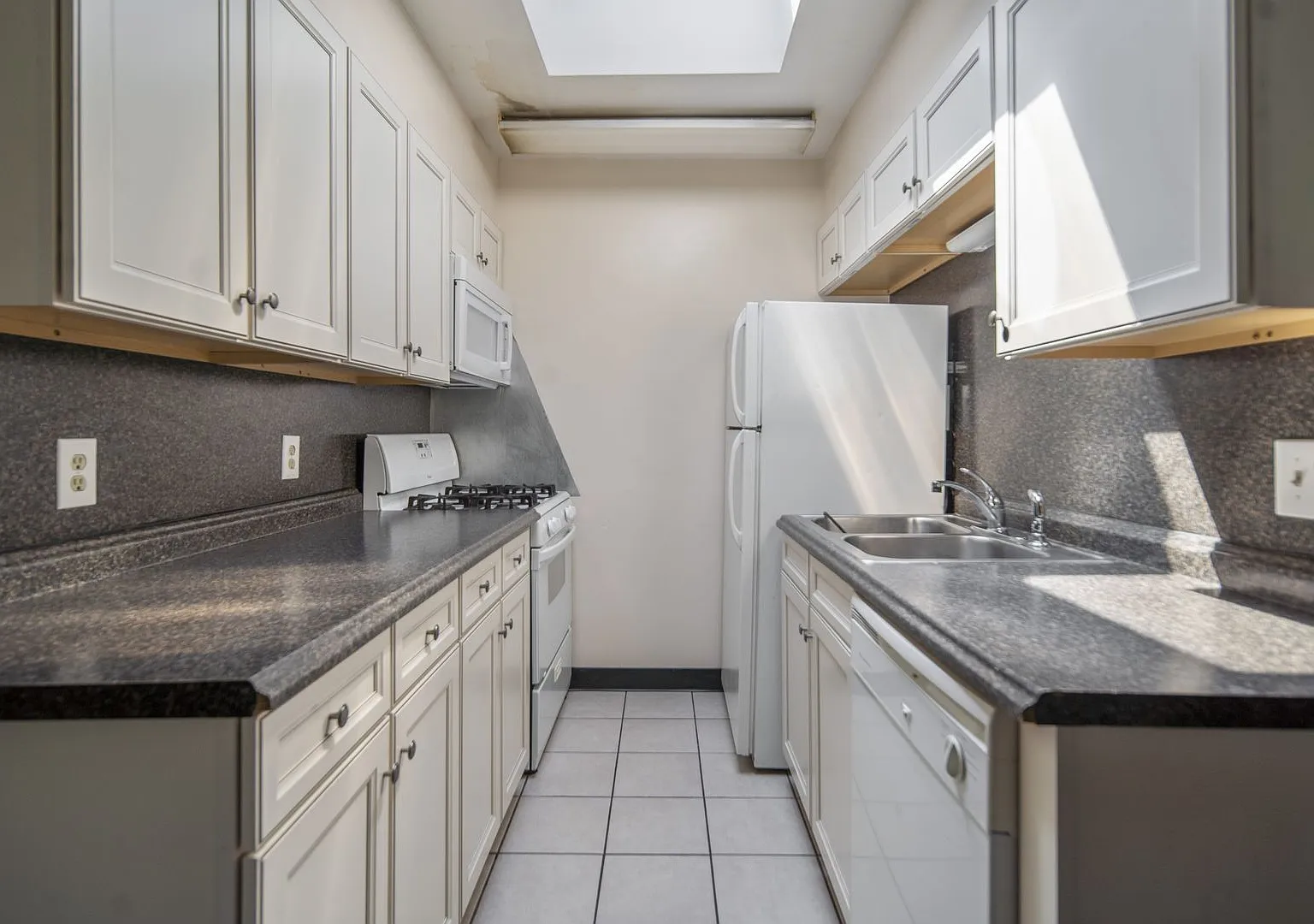 211 Linden Ave — Photo 3