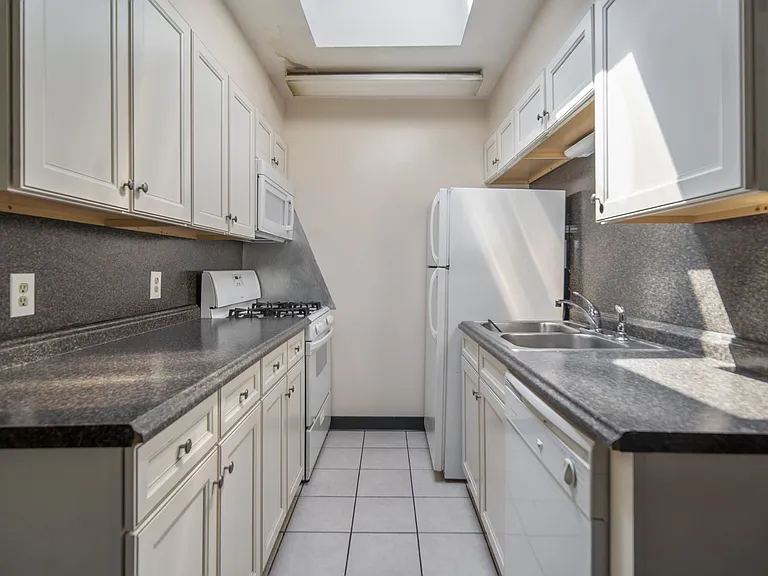 211 Linden Avenue — Photo 19