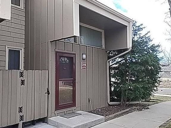 2nd image of 316 E 44th St