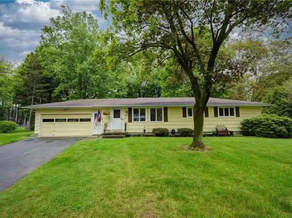 22 White Oak Ln, Fairport, NY 14450