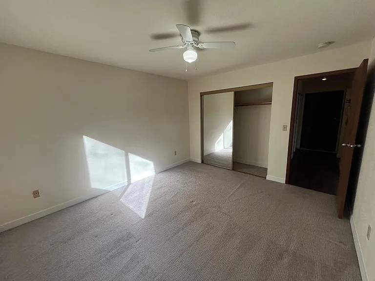 Windinbrook- North Seattle Spacious Studio — Photo 6