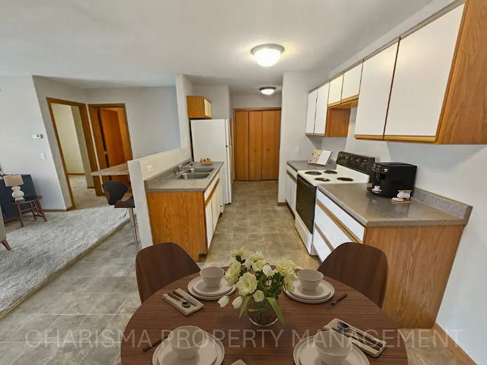 340 N Main Avenue — Photo 2