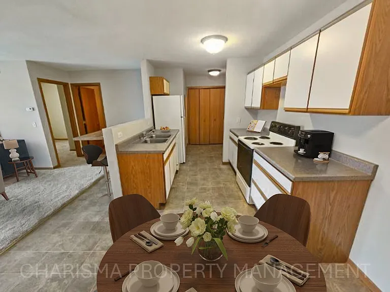 340 N Main Avenue — Photo 2