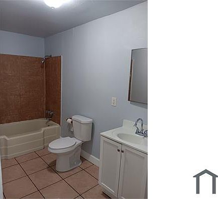 3rd image of 663 E 53rd St