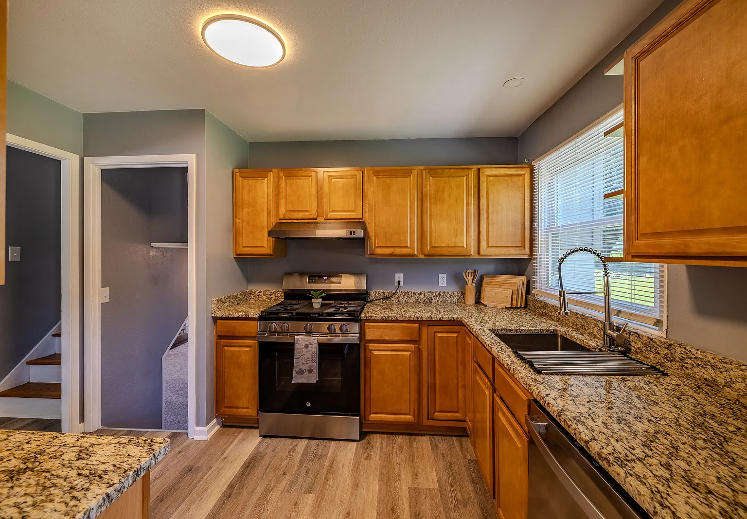 4 bed, 1800 sqft, $2,300 — Photo 3