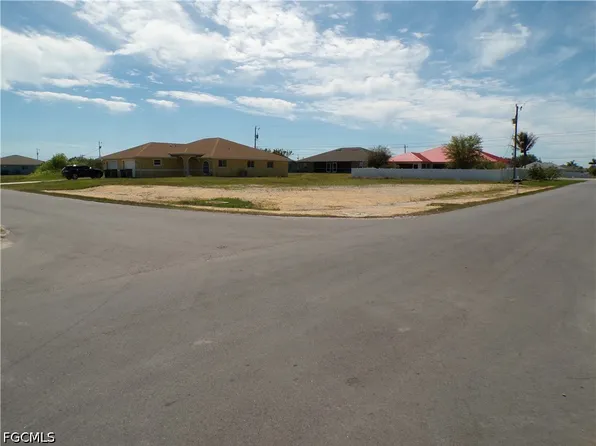 1910 NE 8th Pl, Cape Coral, FL 33909