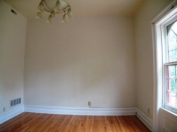 4th image of 1120 W Moss Ave #3