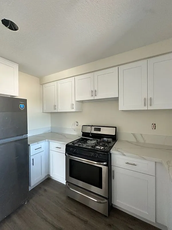 2 bed, 2.0 bath, 900 sqft, $2,750 — Photo 4