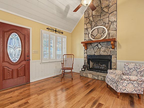 5th image of 705 Laurel Ridge Dr