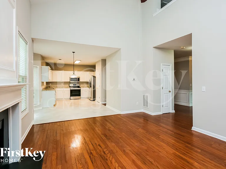 2410 Kirkstone Dr — Photo 6