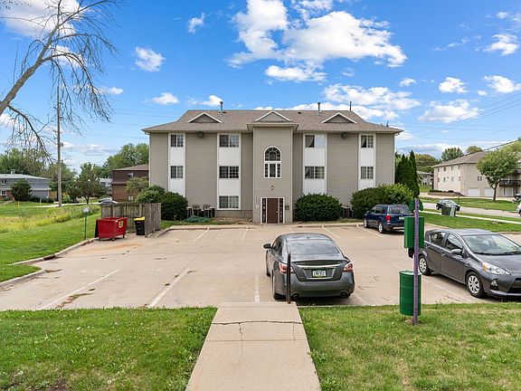4th image of 402-424 Peterson St #418