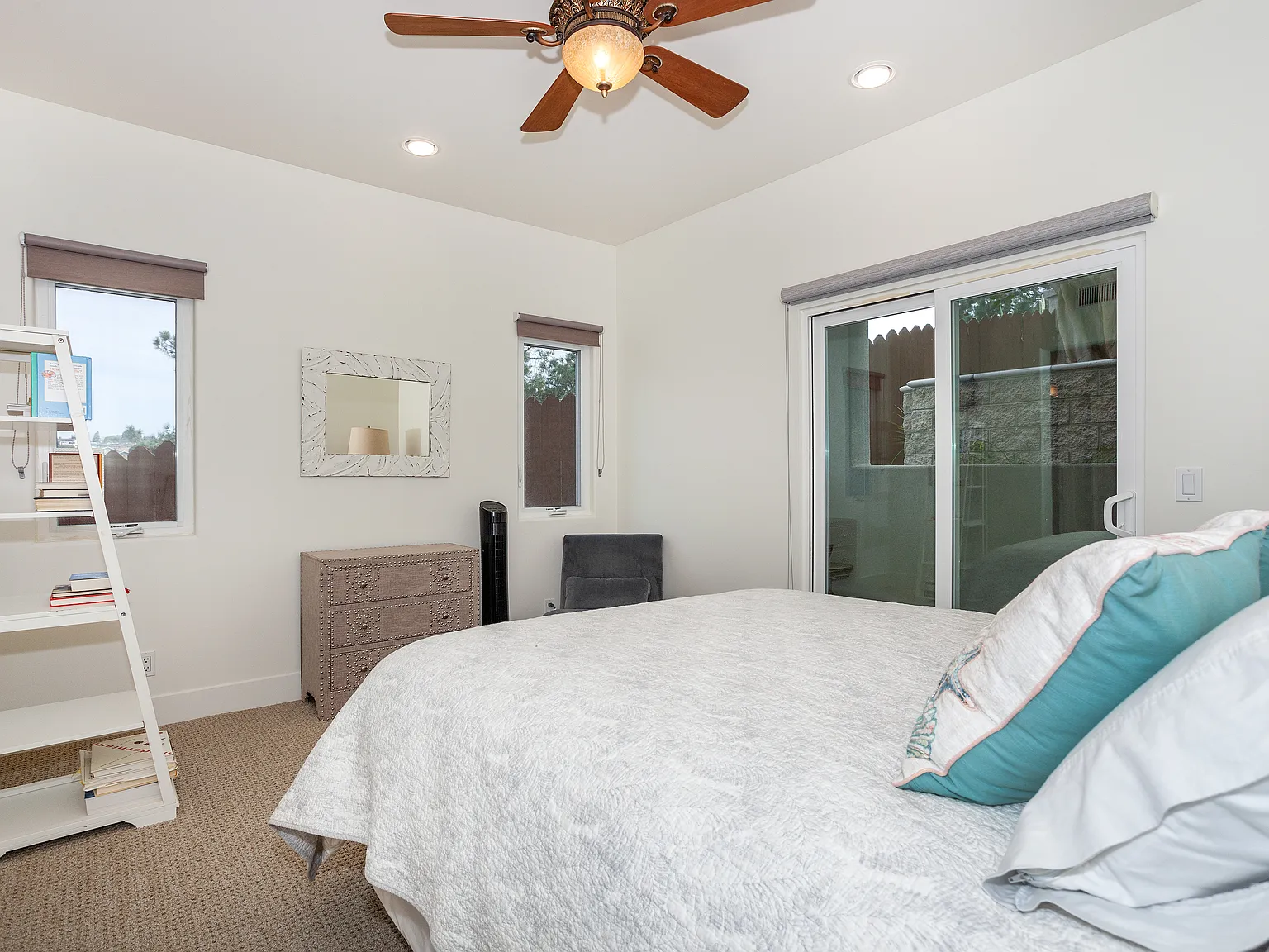 527 Liverpool Dr — Photo 3