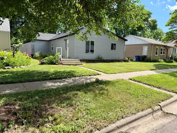 707 W 6th Ave, Mitchell, SD 57301