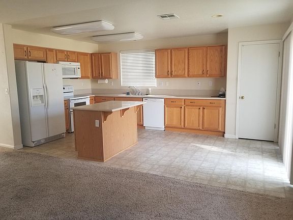 5th image of 476 Fisher Cir