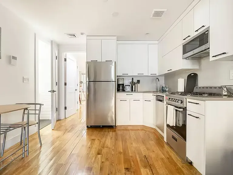 546 Monroe St #3 — Photo 10
