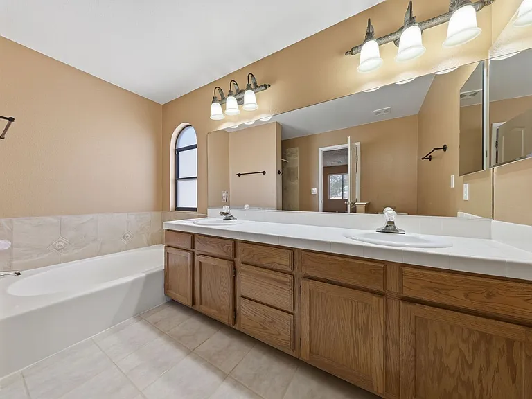 348 Faulkner Ct — Photo 23