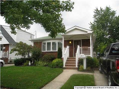 3rd image of 239 Seidman Ave