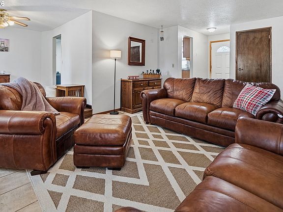 4th image of 6777 Oakridge Dr