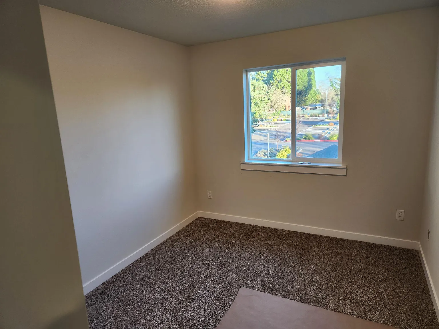 3 bed, 2.5 bath, 1350 sqft, $2,250 — Photo 3
