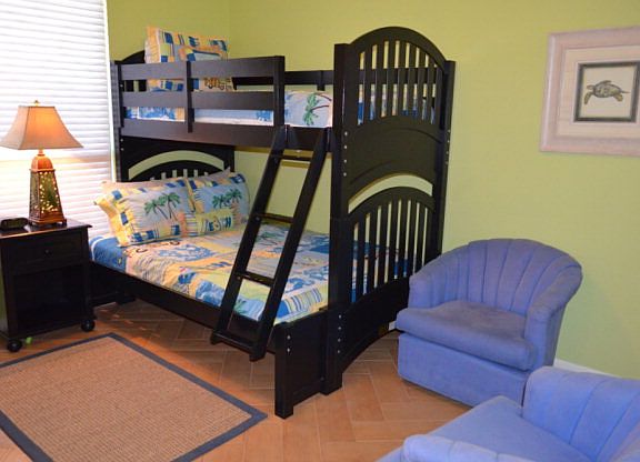 Guest BR w/ BUNKS