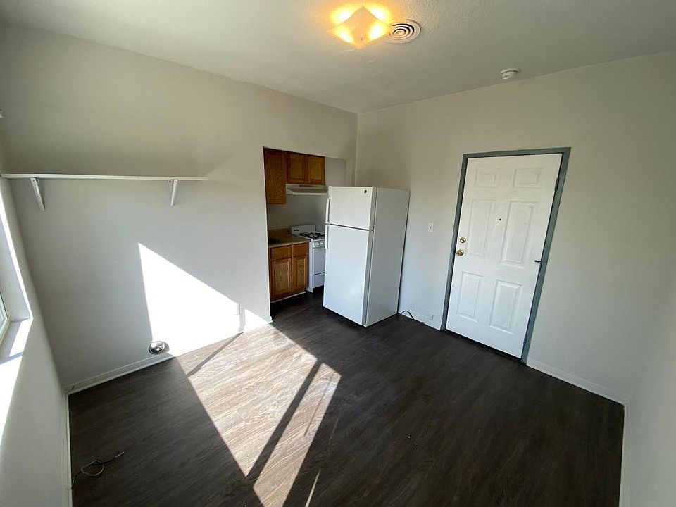 1st image of 1039 N Bonnie Brae St #18