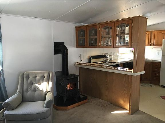 4th image of 546 Rockview Dr