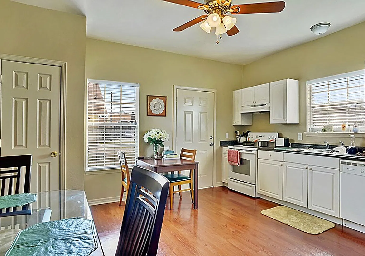 Charming Homes for Rent in Waveland 1 & 2 Bedroom Units Available at Cambridge Cottages! — Photo 2
