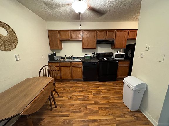 3rd image of 723 20th St #1
