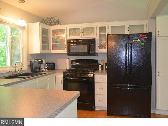4th image of 11812 Grouse St NW