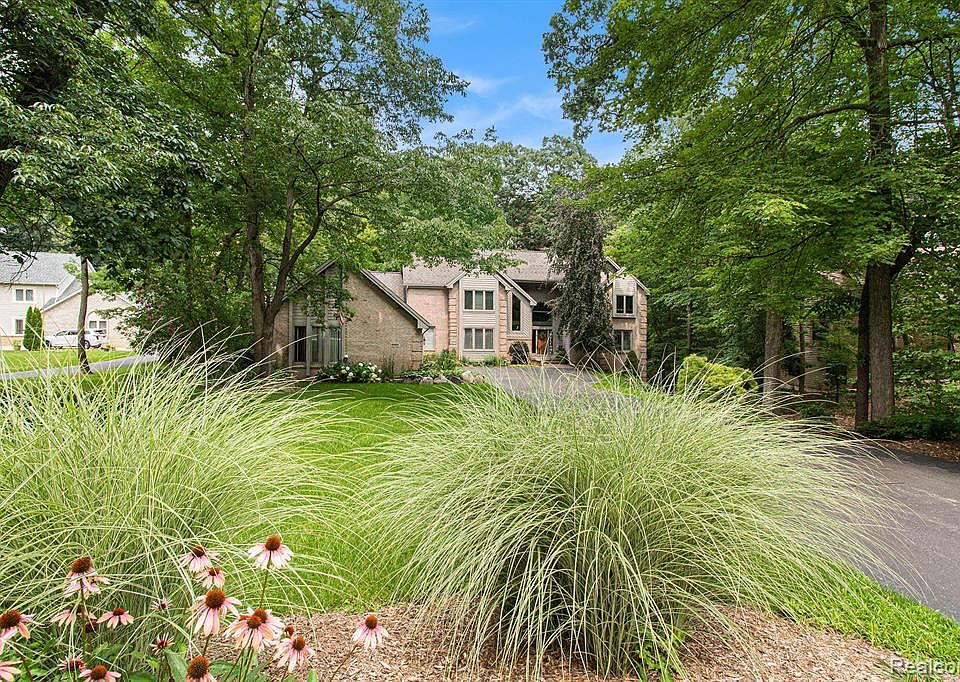 10064 Creekwood Trl, Davisburg, MI 48350 MLS 20230062434 Zillow