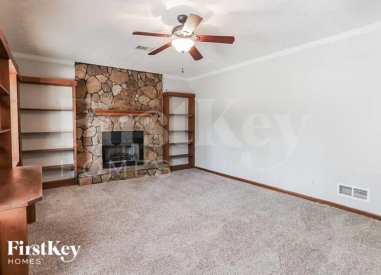 240 Summerwood Ln — Photo 4