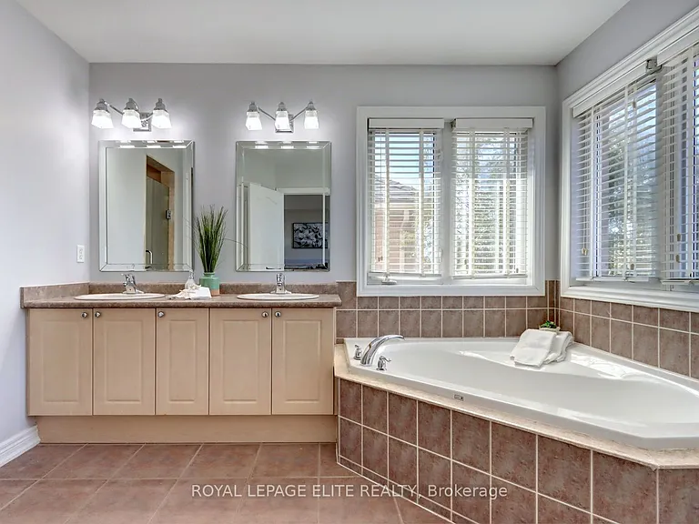2437 Hilda Dr — Photo 21